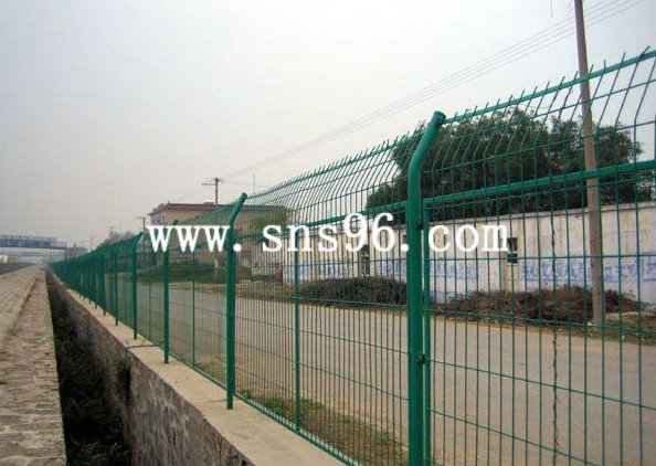 帶邊框高速公路護(hù)欄網(wǎng)